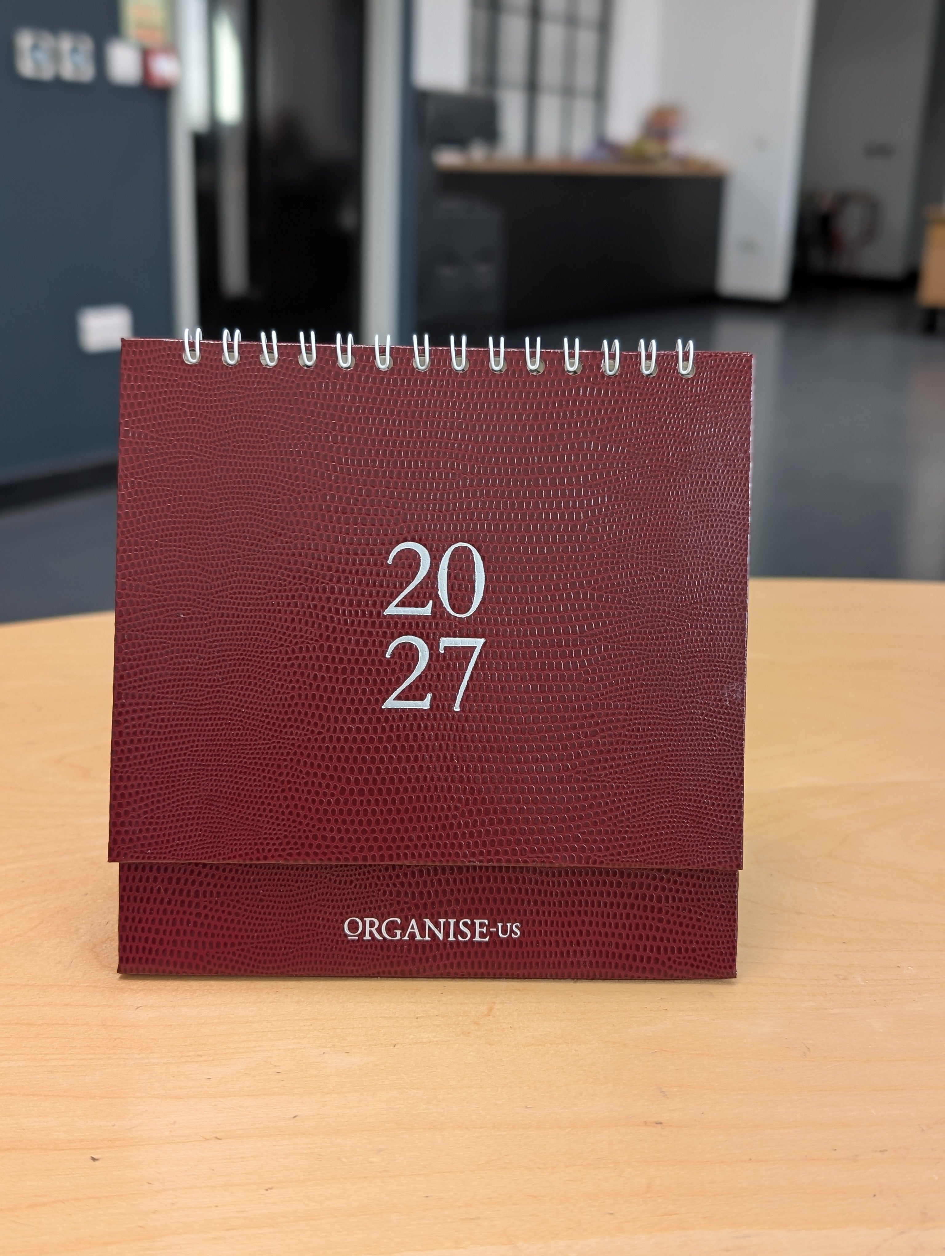 Desk Calendar in Burgundy Lizard - 12 months