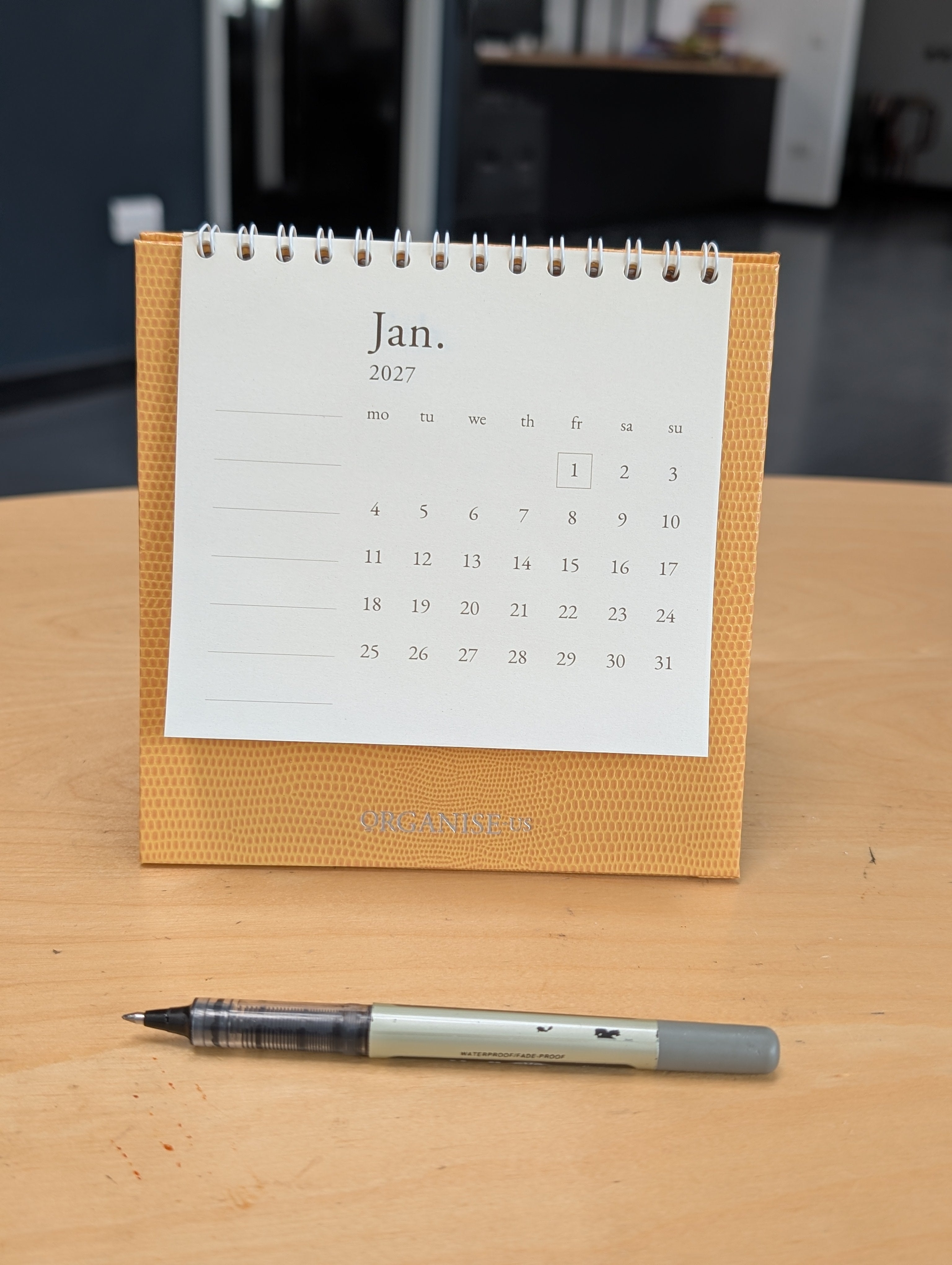 Desk Calendar in Buttercup Lizard - 12 months